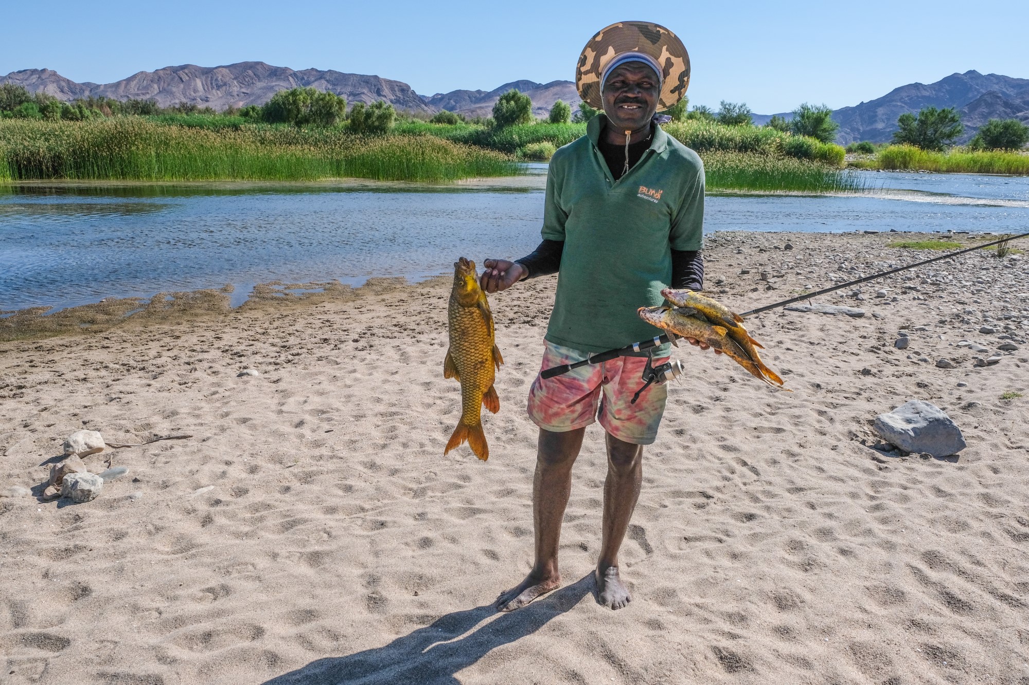 Erustas knows how to catch fish on the Orange River. ©Gero Lilleike